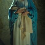 Shohreh Aghdashloo Instagram - Portraying Mother Mary in this extraordinary series streaming on Peacock was not only challenging but also reminded me of all the mourning mothers who’ve lost their sons and daughters to freedom of expression and belief. Working with the talented actress Betty Gilpin once again proved to me that having a brilliant partner on the screen makes the other partners shine too. This series is up for several nominations, and I keep my fingers crossed for Betty and all the artists involved in bringing it to the screen and your attention. Kudos to the creators and writers of this series. I wish you all the best in the quest. ❤️ بازی در نقش حضرت مریم که پس از دو هزار سال هم چنان نگران حفظ روح پسرش از دشمنان اوست نه تنها چالش بر انگیز بود بلکه من را به یاد همه مادران داغداری انداخت که پسرانشان را در راه آزادی بیان و عقیده از دست می‌دهند. خالقین این سریال “ Mrs Davis همان طراحان سریال معروف Lost” هستند که همچنان مسایل اجتماعی و سیاسی روز را با طرح قصه های بعید به چالش می کشند. این سریال منتخب چندین جایزه است و من برای همه هنرمندان اش آرزوی بهترین ها را دارم. با سپاس از نویسندگان این سریال و آرزوی موفقیت برای همه آن ها. این سریال را میتوانید در شبکه Peacock ببینید. ❤️ #mrsdavis