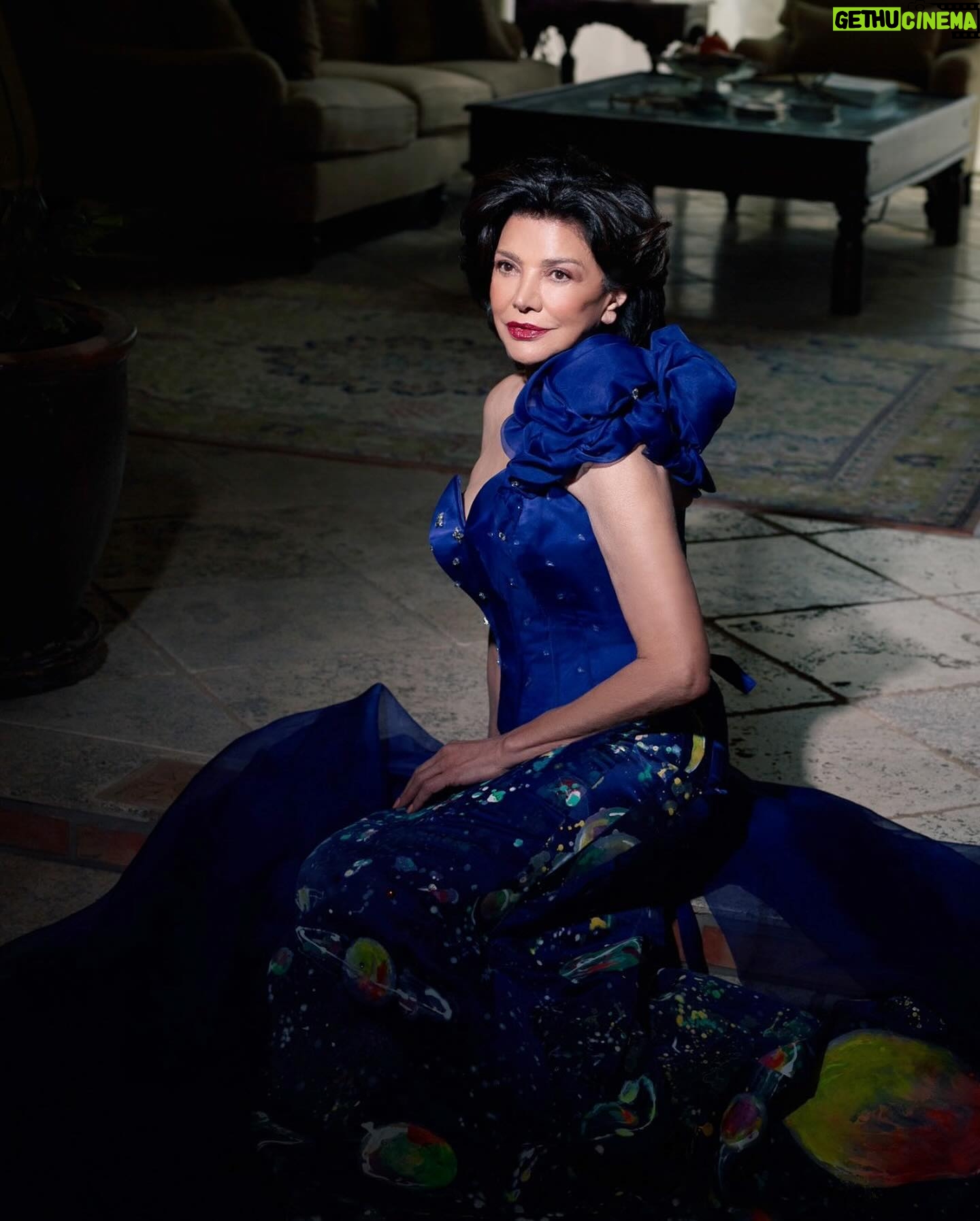 Shohreh Aghdashloo Instagram - Thrilled to share a glimpse into my latest feature with Javanan magazine, where fashion meets activism. For years, I’ve had the honor of collaborating with the incredibly talented Iranian-American designer, @shahladorriz. This time, I approached her with a unique request: to craft a dress that embodies a critical message for our times - ‘Global Warming Is Real’. The result? A masterpiece that speaks volumes. Dive into the full interview on the Javanan website to discover the story behind this powerful statement piece. خوشحالم که گفتگوی نوروزی ام با مجله جوانان را به اشتراک بگذارم، جایی که مد با فعالیتهای اجتماعی دیدار میکند. سال ها است که افتخار همکاری با طراح ایرانی-آمریکایی بسیار هنرمند و با استعداد، شهلا دوریز، را داشته ام. این بار، با یک درخواست منحصر به فرد به نزدش رفتم. طراحی یک لباس که پیامی حیاتی برای دوران ما را در بر بگیرد - ‘گرمایش جهانی واقعیت دارد’. نتیجه؟ اثری شاهکار که حرفهای زیادی برای گفتن دارد. برای خواندن داستان این لباس و گفتگو میتوانید به وبسایت مجله جوانان سر بزنید و مصاحبه کامل را مطالعه کنید. 📷: @DaeHowerton