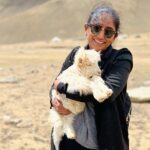 Shraddha Gautam Instagram - 2022, you brought me so much joy! 1. I ran a run in Ladakh and held this kid! 2. I saw myself on the big screen!! 3. I wrote that on day 1, shot 1 of the movie, on the set! 4. I turned to farming this year!! 5. I performed with my idol & mentor @dariussunawala! 🥹 6. I got back to theatre with The Gentlemen 7. I watched the most amazing sunset in Udaipur! 8. My Bougainvillea survived the year!!! 9. I performed for the most amazing people, so much stand up this year and the last one for the year was for the First Family of Dharmasthala! Whaaaa!!!😇 10. Good Money I made this year 😁 #2022