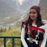 Shraddha Kapoor Instagram - 2-4 Pahaad Mumbai mein ugaane ke liye kya karna padega ???