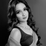 Shreema Bhattacherjee Instagram - তবুও তোমায় চাই❤️ Makeup @ripika_das 💕 Hair @rohini_aich_rohh 💕 Styling @rudra_saha_official 💕 Cam @soumya_singha_photography 💕