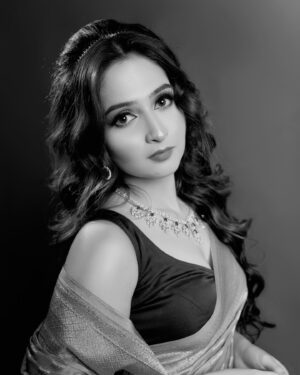 Shreema Bhattacherjee Instagram - তবুও তোমায় চাই❤️

Makeup @ripika_das 💕
Hair @rohini_aich_rohh 💕
Styling @rudra_saha_official 💕
Cam @soumya_singha_photography 💕