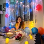Shreema Bhattacherjee Instagram - কাল রাত তখন ঠিক বারোটা🙈আয়োজন একেবারে এলাহি❤️ জন্ম হয়েছিল বহুকাল আগে তবুও সেই খুশি কমেনি প্রিয় মানুষ গুলোর ধন্যবাদ @officialindranil @lisaachatterjee ❤️❤️❤️