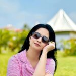 Shreema Bhattacherjee Instagram - কংক্রিটের শহরে সবুজের খুব অভাব, তাইতো ছুটি পেলে প্রকৃতির কাছে ফিরতে চাওয়া স্বভাব! সবুজের মায়া বড্ড ভালবাসি তাইতো মনেরমাঝে মিষ্টি একটা হাসি🌿🌷 শুভ দোল পূর্ণিমা❤️