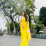 Shreema Bhattacherjee Instagram - Wearing sunshine on a cloudy day.🌻 📸 @saptarsi_ghosh #saraswatipuja #saree #valentineday