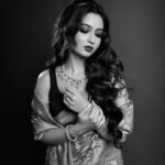 Shreema Bhattacherjee Instagram - তবুও তোমায় চাই❤️ Makeup @ripika_das 💕 Hair @rohini_aich_rohh 💕 Styling @rudra_saha_official 💕 Cam @soumya_singha_photography 💕