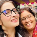Shreema Bhattacherjee Instagram – প্রথম ছবিতে  আমার মুখশ্রী দেখলেই বোঝা যাবে ,খুব চিন্তিত আমি!
তখন মার খেয়ে ছবি তুলতে হতো 🥲বড় হলেও তাই হবে ভেবে!😅

কিন্তু না বড় হয়ে যার কাছে সব চেয়ে বেশি ধোলাই খেয়েছি তার সাথে বেশ মজায় ছবি তুলেছি ,উল্টে ওনাকে ছবি তুলতে বলতে হয় বার বার।
ভালোবাসি মা।
আজ কাল রোজ সবসময়❤️
মাঝে মাঝে আমিও একটু রেগে যাই নানান কারণে,
কিন্তু যেই তুমি বুঝিয়ে বল সব রাগ চলে যায়।

সময় চলে যাচ্ছে ,
অদ্ভুত একটা ভয় কাজ করে এখন ,তাই হয়ত
সব কাজের শেষে বাড়ি ফিরে তোমার কোল টা বড্ড ভালোবাসি❤️

#happymothersday #jaymatadi 😅😅😅😘😘