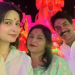 Shreema Bhattacherjee Instagram – প্রথম ছবিতে  আমার মুখশ্রী দেখলেই বোঝা যাবে ,খুব চিন্তিত আমি!
তখন মার খেয়ে ছবি তুলতে হতো 🥲বড় হলেও তাই হবে ভেবে!😅

কিন্তু না বড় হয়ে যার কাছে সব চেয়ে বেশি ধোলাই খেয়েছি তার সাথে বেশ মজায় ছবি তুলেছি ,উল্টে ওনাকে ছবি তুলতে বলতে হয় বার বার।
ভালোবাসি মা।
আজ কাল রোজ সবসময়❤️
মাঝে মাঝে আমিও একটু রেগে যাই নানান কারণে,
কিন্তু যেই তুমি বুঝিয়ে বল সব রাগ চলে যায়।

সময় চলে যাচ্ছে ,
অদ্ভুত একটা ভয় কাজ করে এখন ,তাই হয়ত
সব কাজের শেষে বাড়ি ফিরে তোমার কোল টা বড্ড ভালোবাসি❤️

#happymothersday #jaymatadi 😅😅😅😘😘