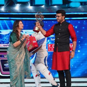 Shreema Bhattacherjee Instagram - And just like that 2024 started with a bang! 
Winning dadagiri was always a dream come true.
Thank you universe ❤️🕉️✨

#dadagiri #zeebangla #blessed #winner #2024 #shreemabhattacherjee #1111 

@zeebanglaofficial ❤️

🥻 @shimontinii ✨
Styling @subrata4462 ✨🤍