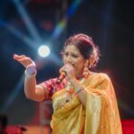 Shreya Ghoshal Instagram - दिव्य अनुभूति 🙏🏻🩷 Outfit: @madhurya_creations Jewellery: @curiocottagejewelry Stylist: @stylebysaachivj Styling Team: @styledbynikinagda 📸 @_smfilms