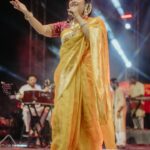 Shreya Ghoshal Instagram - दिव्य अनुभूति 🙏🏻🩷 Outfit: @madhurya_creations Jewellery: @curiocottagejewelry Stylist: @stylebysaachivj Styling Team: @styledbynikinagda 📸 @_smfilms