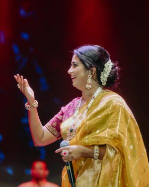 Shreya Ghoshal Instagram - दिव्य अनुभूति 🙏🏻🩷

Outfit: @madhurya_creations
Jewellery: @curiocottagejewelry
Stylist: @stylebysaachivj
Styling Team: @styledbynikinagda
📸 @_smfilms