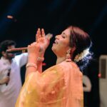 Shreya Ghoshal Instagram - दिव्य अनुभूति 🙏🏻🩷 Outfit: @madhurya_creations Jewellery: @curiocottagejewelry Stylist: @stylebysaachivj Styling Team: @styledbynikinagda 📸 @_smfilms