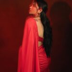 Shruti Haasan Instagram – ❤️ 🍎 🍒 

Styled by – @harmann_kaur_2.0 
Style team – @poojakaranam 
Saree – @ekayabanaras 
Footwear- @aprajitatoorofficial
HMU – @prakatwork
Photographer- @prachuprashanth