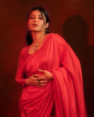 Shruti Haasan Instagram - ❤️ 🍎 🍒 

Styled by - @harmann_kaur_2.0 
Style team - @poojakaranam 
Saree - @ekayabanaras 
Footwear- @aprajitatoorofficial
HMU - @prakatwork
Photographer- @prachuprashanth