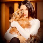 Shrutika Gaokkar Instagram - Kaisi yeh lagdi kamaal #beti #yorkie #yorkshire #yorkshireterrier #daughter
