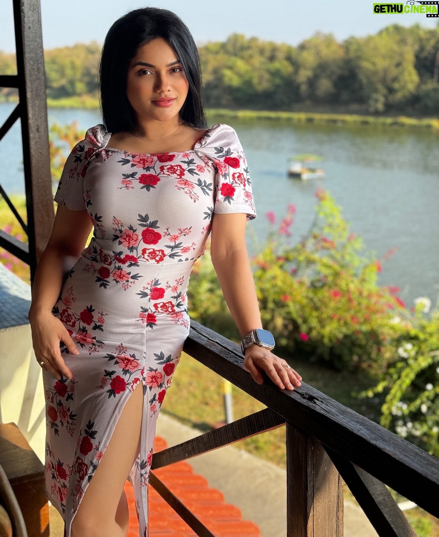 Shrutika Gaokkar Instagram - Life is not about who hurt you and broke you down. It’s about who was always there and helped you back up and made you smile again. 😊