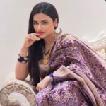 Shrutika Gaokkar Instagram – Knowledge alone is not power. The sharing of our knowledge, is when knowledge becomes powerful.

Understanding is much deeper knowledge. There are many people who know us but very few who understand us.

Knowledge speaks but wisdom listens.