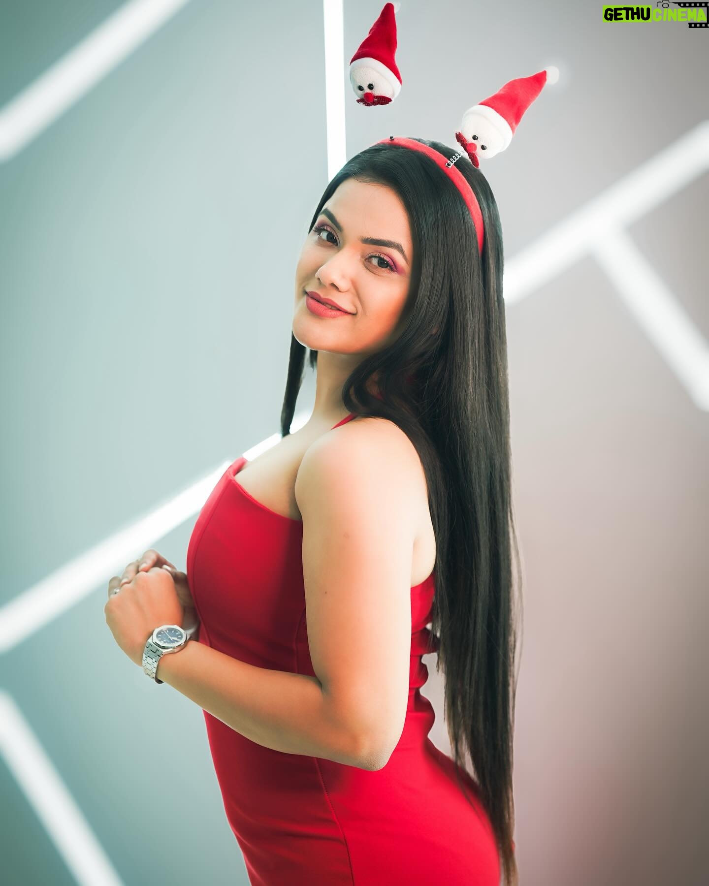 Shrutika Gaokkar Instagram - Merry Christmas 🤶
