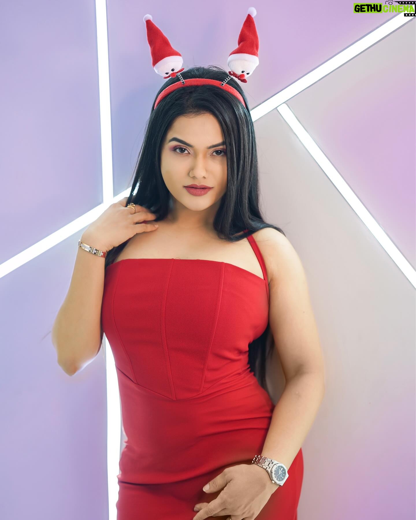 Shrutika Gaokkar Instagram - Merry Christmas 🤶