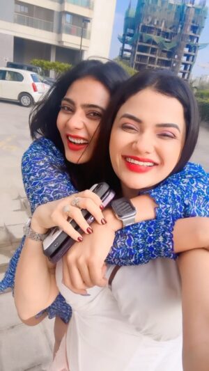 Shrutika Gaokkar Instagram - 💙🤍
