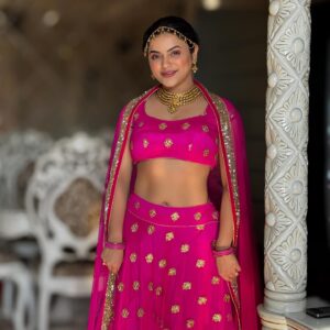 Shrutika Gaokkar Instagram - Don’t get attracted to people who achieved great heights. Love those who hold you when you fall from the heights. 
A loyal one is better than Royal one.