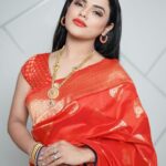 Shrutika Gaokkar Instagram – साडी म्हणजे केवळ कपडा नाही तर सौंदर्याची खाण आहे
साडी म्हणजे महाराष्ट्राची शान आहे

प्रत्येक गोष्टीत सौंदर्य असतं 
पण साडीतील सौंदर्य हे अधिक आकर्षक असतं

महाराष्ट्रीयन मुलींचं सौंदर्य साडीमध्येच सर्वात जास्त खुलून येतं