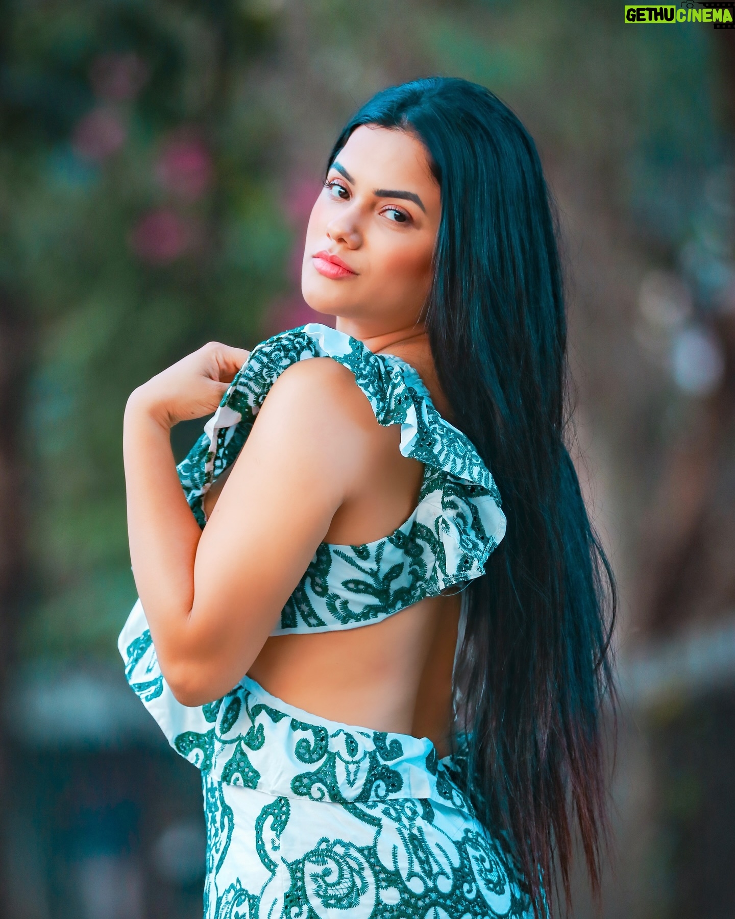 Shrutika Gaokkar Instagram - Every morning we select what clothes to wear. But we rarely select what thoughts to wear on our minds.Dresses impress others,Thoughts impress us. Once a friend asked another friend: “What would you do, if I cheat you?” The other friend replied: “Trusting you was my decision. Proving me right or wrong is your choice.
