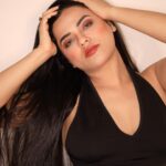 Shrutika Gaokkar Instagram - We normally say... Time Changes and so do People... but the fact is “Neither time changes nor people...” only thing which changes with the time are “Priorities” and “Needs...”