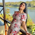 Shrutika Gaokkar Instagram - Your mind is a magnet. If you think of blessings, you attract blessings; And if you think of problems, you attract problems. Always cultivate good thoughts and *Always remain Positive and Optimistic*...!!