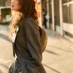 Shu Qi Instagram – 憂鬱的氣質 毛躁的髮絲 ～ 今晚來個大捲髮🧐🧐