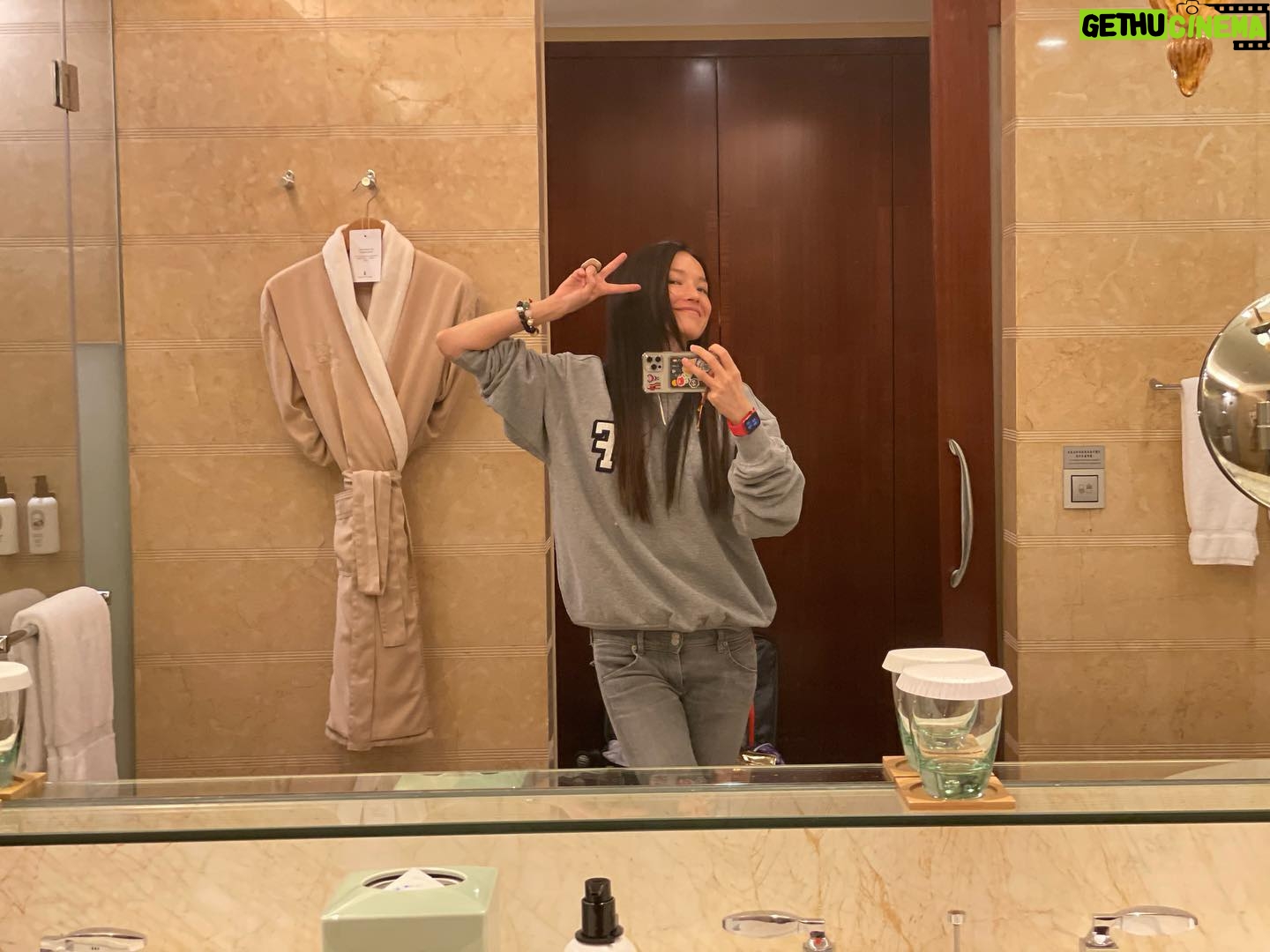 Shu Qi Instagram - 久違了 一切如前 🌹願今晚有個好夢❤️ #BONVoY MARRIOTT好方便