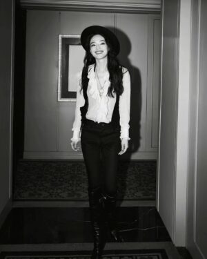 Shu Qi Instagram - 下班🌹