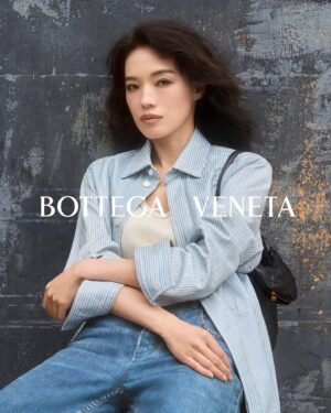 Shu Qi Instagram - 上次相遇于米蘭🌹期待新旅程和@BottegaVeneta壹起探索其獨具創意與精致工藝的時尚世界。#Bottega Veneta#  落❤️