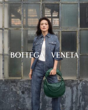 Shu Qi Instagram - 上次相遇于米蘭🌹期待新旅程和@BottegaVeneta壹起探索其獨具創意與精致工藝的時尚世界。#Bottega Veneta#  落❤️