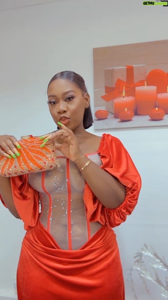 Shugatiti - 19.1K Likes - Lady in red all covered up
Please follow @shugatitiherself
Hair @stellahairshine