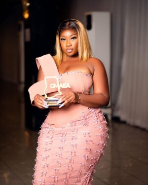 Shugatiti Instagram - @potofshuga won an award the other day at @gmaea21 
📸 @jo_creation