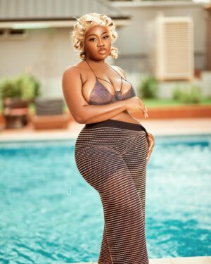Shugatiti Instagram - If you are going to be bad invite me 
📸 @jo_creation 
Makeup @cheeks_nbrows 
Top @yaajackson4 
Hair @_thehairkliguegh