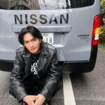 Shuzo Ohira Instagram - 藤原ヒロシさんがデザインの世界に一台のキャラバン🚘！を貸してもらいました！ 内装はペルシャ絨毯になっていて、 このツートーンのデザインもかっこいい⚡️ ケンタくん @kentatokyodrive と水沢アリーさん @ally_mizusawa と日産、そこにヒロシさん @fujiwarahiroshi が加わったスペシャルな一台💎 これに乗ってどこに行こうかな🤔 @nissanjapan #キャラバン #日産 #PR