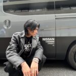 Shuzo Ohira Instagram - 藤原ヒロシさんがデザインの世界に一台のキャラバン🚘！を貸してもらいました！ 内装はペルシャ絨毯になっていて、 このツートーンのデザインもかっこいい⚡️ ケンタくん @kentatokyodrive と水沢アリーさん @ally_mizusawa と日産、そこにヒロシさん @fujiwarahiroshi が加わったスペシャルな一台💎 これに乗ってどこに行こうかな🤔 @nissanjapan #キャラバン #日産 #PR