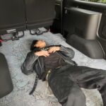 Shuzo Ohira Instagram - 藤原ヒロシさんがデザインの世界に一台のキャラバン🚘！を貸してもらいました！ 内装はペルシャ絨毯になっていて、 このツートーンのデザインもかっこいい⚡️ ケンタくん @kentatokyodrive と水沢アリーさん @ally_mizusawa と日産、そこにヒロシさん @fujiwarahiroshi が加わったスペシャルな一台💎 これに乗ってどこに行こうかな🤔 @nissanjapan #キャラバン #日産 #PR