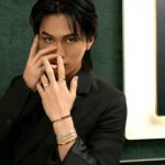 Shuzo Ohira Instagram - GRAFF ローレンス グラフ シグネチャーの新作バングルを タッチ＆トライできるイベントに行きました💎 このインストアイベントは、3月20日(水)～4月14日(日)の間 全国のグラフサロンにて開催しているようなので、皆さんも是非行ってみてください！🙏 @graff #graffsignature #mysignature #グラフ #pr H&M: @nobusawahitoshi Stylist: @yutoinagakiii 👔: @ferragamo