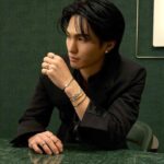 Shuzo Ohira Instagram - GRAFF ローレンス グラフ シグネチャーの新作バングルを タッチ＆トライできるイベントに行きました💎 このインストアイベントは、3月20日(水)～4月14日(日)の間 全国のグラフサロンにて開催しているようなので、皆さんも是非行ってみてください！🙏 @graff #graffsignature #mysignature #グラフ #pr H&M: @nobusawahitoshi Stylist: @yutoinagakiii 👔: @ferragamo