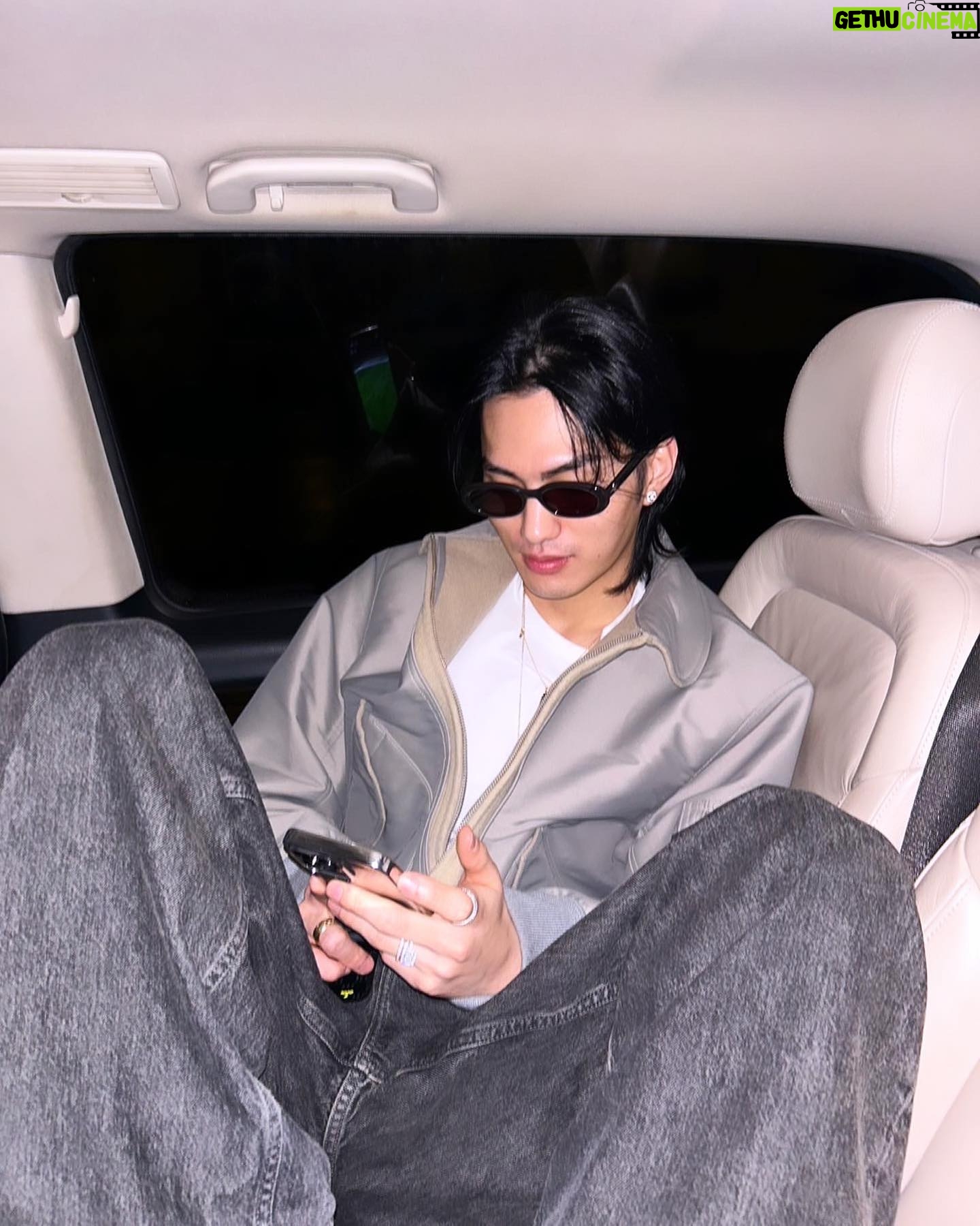 Shuzo Ohira Instagram - J'ai vraiment hâte de voir le défilé de mode de Saint Laurent.🇫🇷🥀
