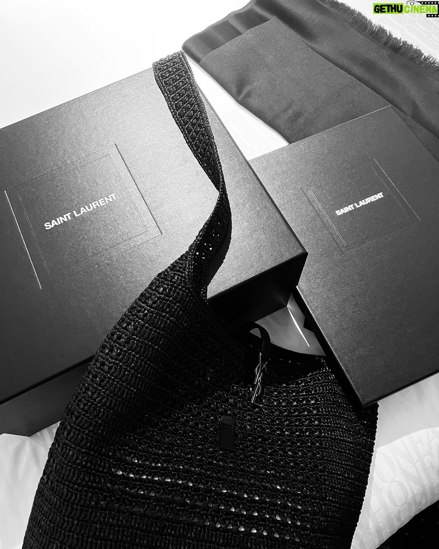 Shuzo Ohira Instagram - J'ai vraiment hâte de voir le défilé de mode de Saint Laurent.🇫🇷🥀