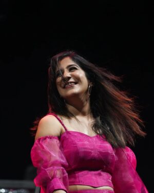 Shweta Mohan Instagram - Bespoke outfits by @ras_collective @abisubz 🙌 
Loved wearing them 💖

Wonderful clicks by @gowtham.ayyappan

#ARRLiveInConcert #shwetamohanliveinconcert 
#ConcertStyling