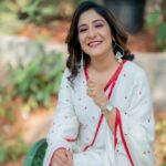 Shweta Mohan Instagram - Rise and Shine ! 🥰🎉 Styled by: @aayeshaa.mariam Outfit: @_anjali_jha______ Shot by: @they_call_me_keshu Earrings: @suhanipittie Hair: @hairbyrama1995 Makeup: @sree_bridal_makeovers Costumer: @kondanagacostumedesigners