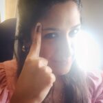 Shweta Mohan Instagram - Think and Vote 🙌🏽 After voting in the morning, on my way to Colombo for the #IlaiyaraajaLiveInColombo concerts that are going to take place on 20th and 21st at the #SugathadasaIndoorStadium 🎶✨ Waiting to perform the classics and to meet #Colombo makkal ❤️💫