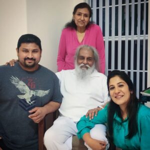 Shweta Mohan Instagram - Got to spend a blessed evening with my Dasamama and Prabhamai after what seemed like an eternity 💘 
Felt very happy to listen to him sing and sound divine as ever 🙏🏽🙏🏽🙏🏽🎵✨
#GanaGandharvan 

@thevijayyesudas  @sujathamohanofficial 🥰