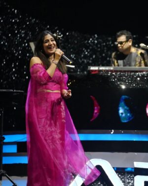Shweta Mohan Instagram - Bespoke outfits by @ras_collective @abisubz 🙌 
Loved wearing them 💖

Wonderful clicks by @gowtham.ayyappan

#ARRLiveInConcert #shwetamohanliveinconcert 
#ConcertStyling